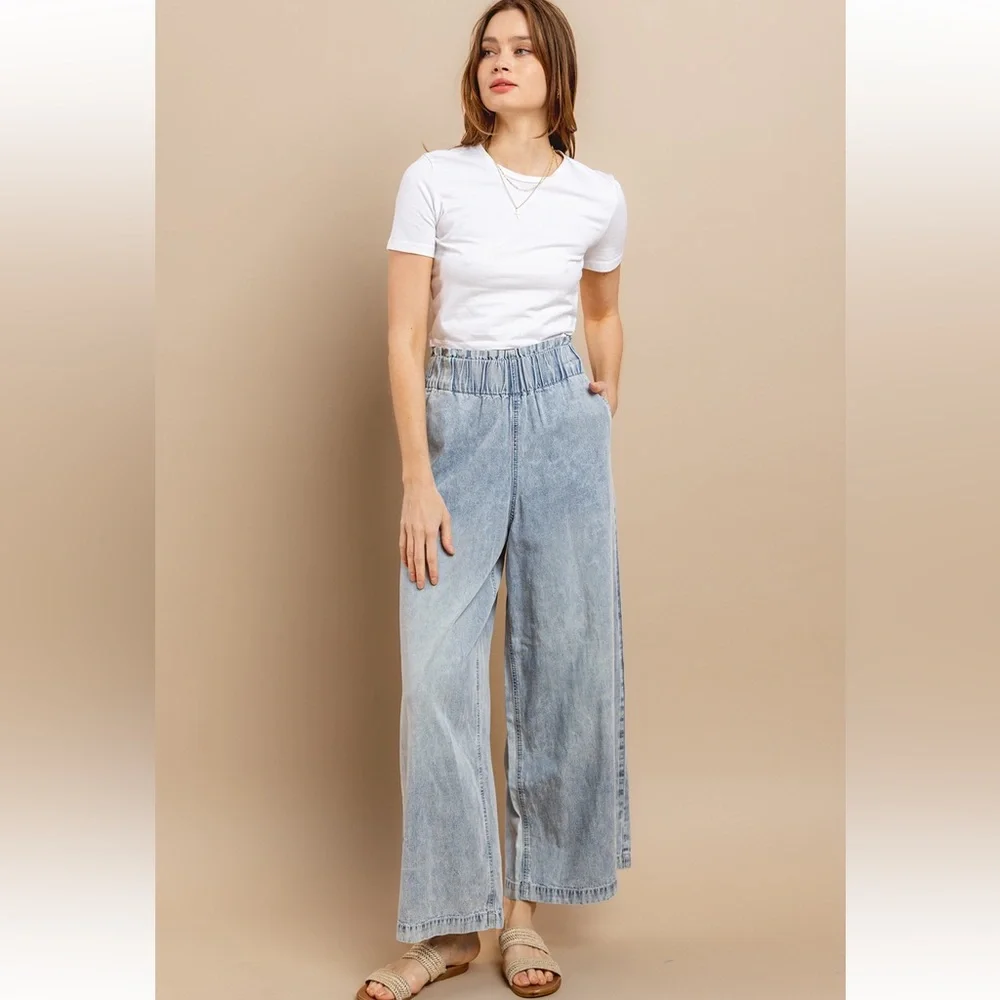 High Waist Wide Leg Jean With Side Pockets - Picture 1 of 8